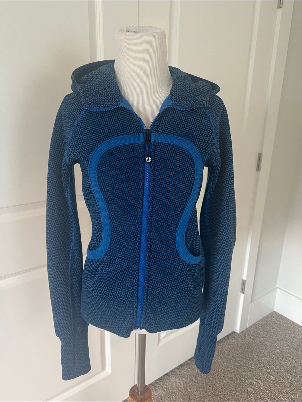 Lululemon Scuba Hoodie Size 4 Blue